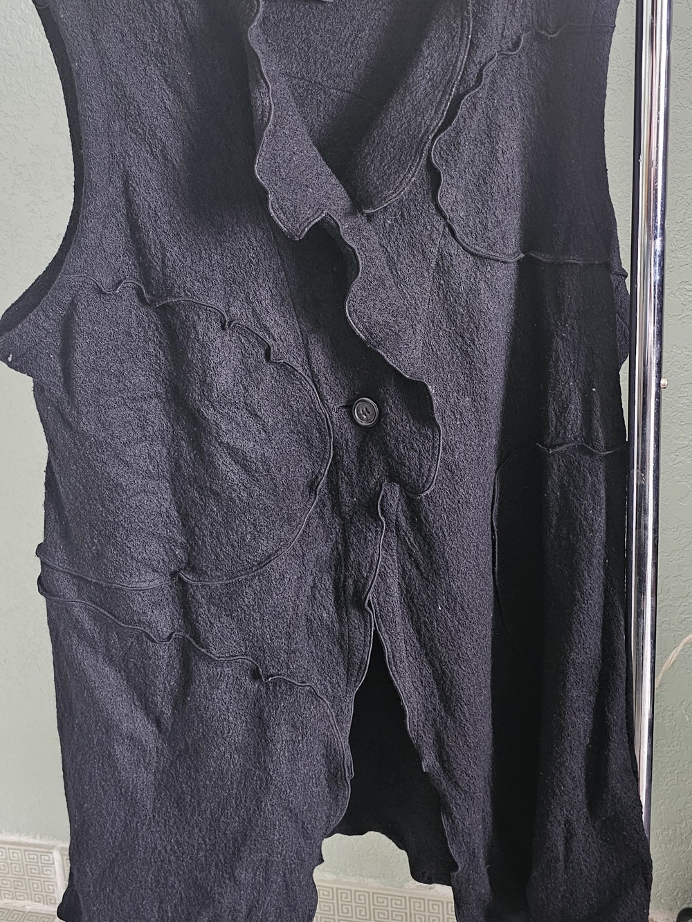 Women's Black Textured Sleeveless Button-Front Top